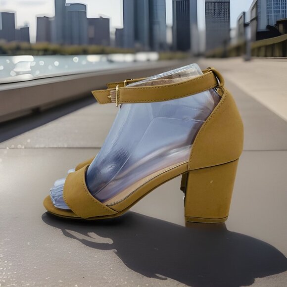 Top Moda Womens Shoes Size 6.5 Taupe Block Heels Ankle Strap Sandals Open Toe - Picture 2 of 11